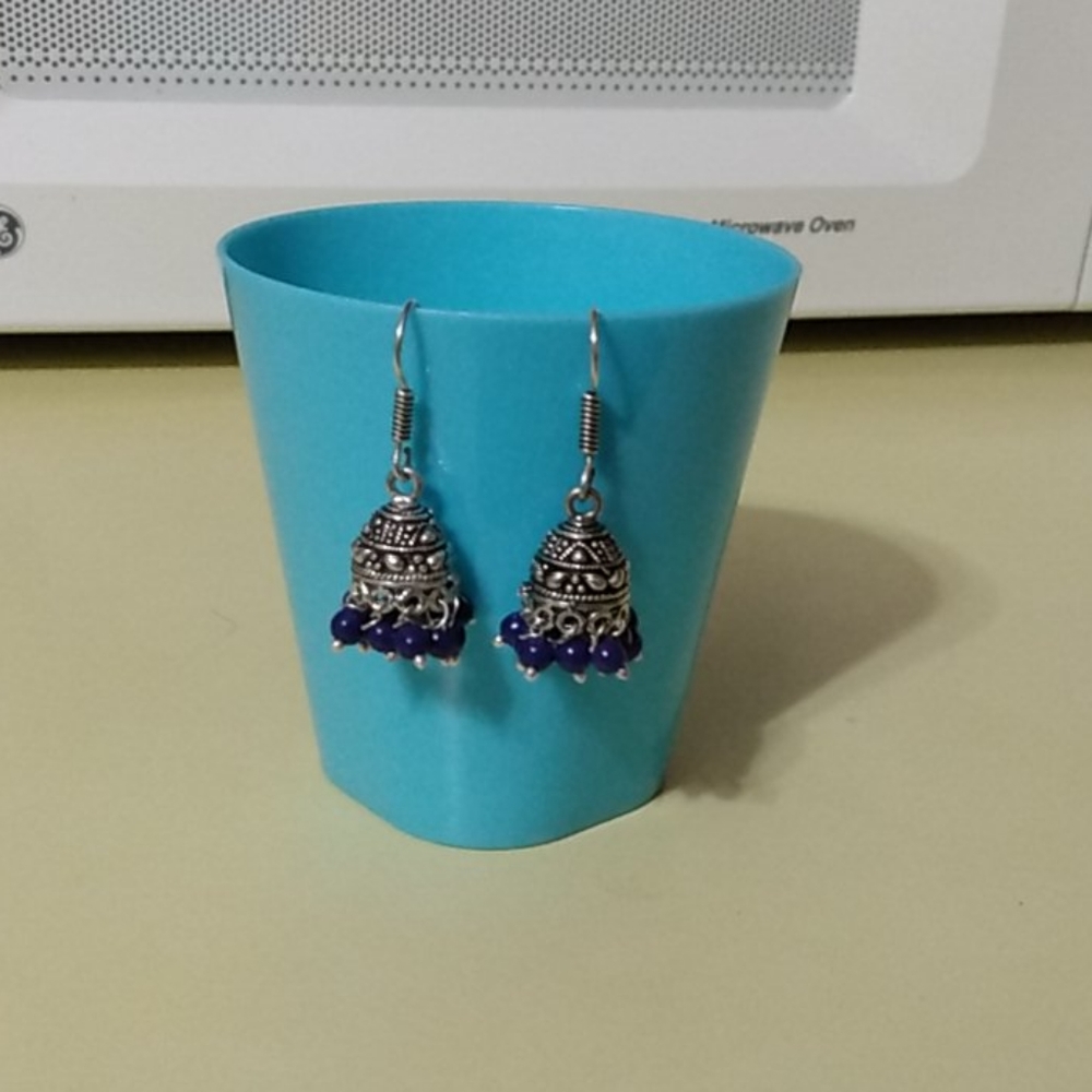Women's fashion earrings
